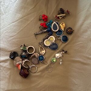 Vintage jewelry lot.